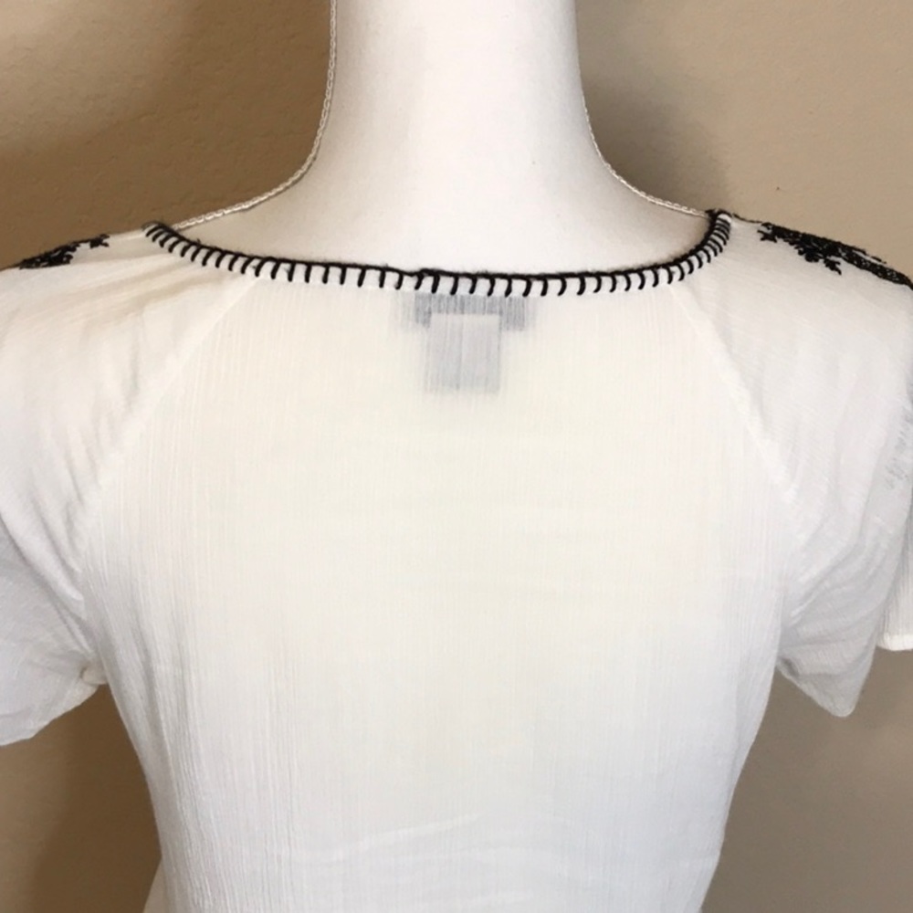Lucky Brand Embroidered Peasant Top - Picture 9 of 13